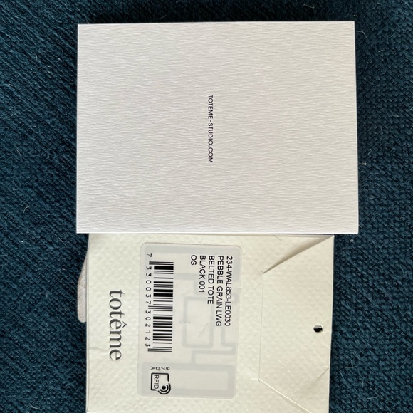 TOTEME Belted Leather Tote Bag - Picture 14 of 16